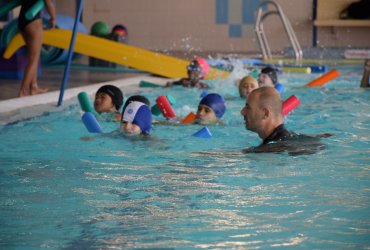 "LES CLASSES BLEUES" À LA PISCINE